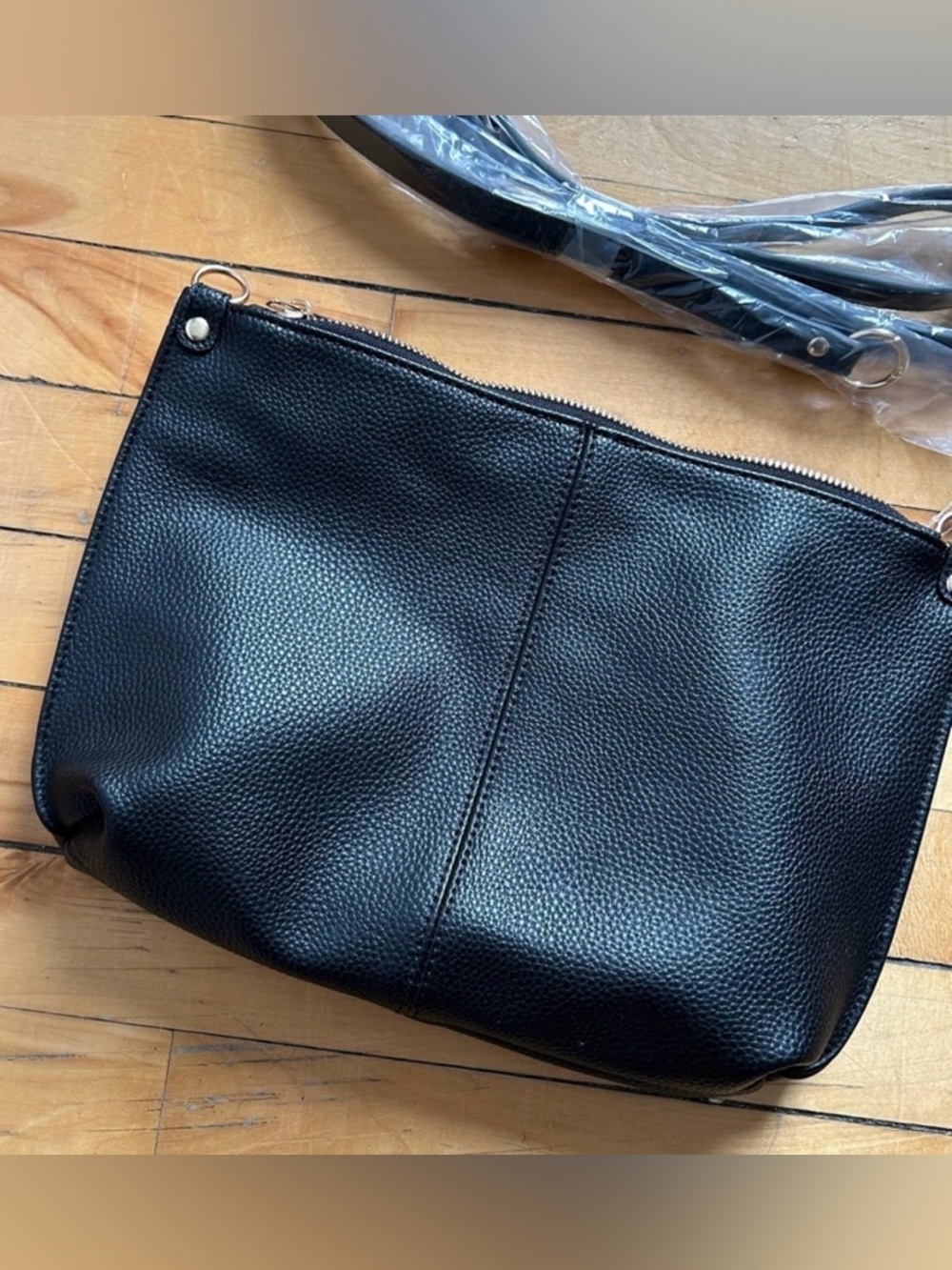 Simons NWOT Black Cross Body Back